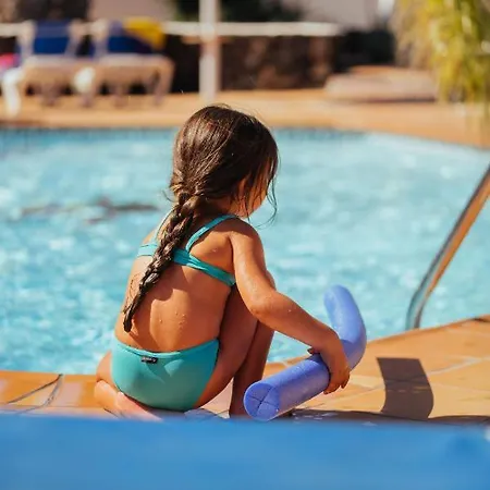 蓝色海洋海滩公寓式酒店 4*